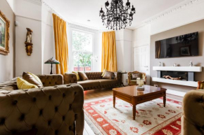 Grand Victorian Villa 6 - En-Suites, Hot Tub, Cinema Room, Private Parking & Park View